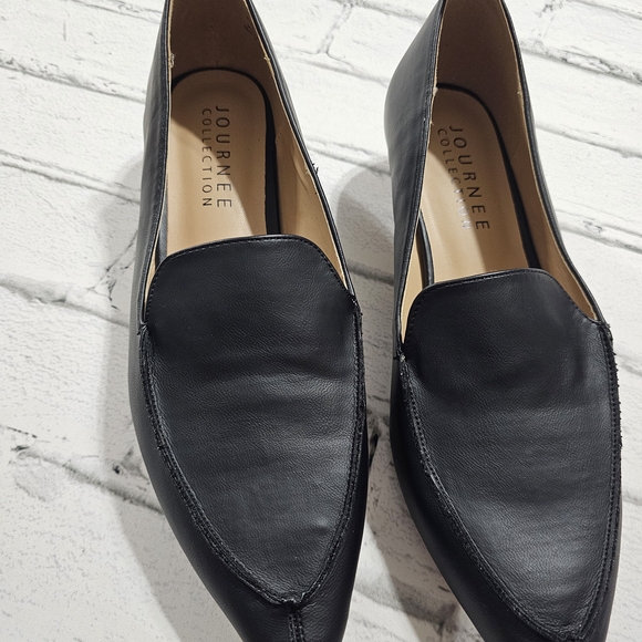 Journee Collection Black Loafers for Women - Picture 2 of 7